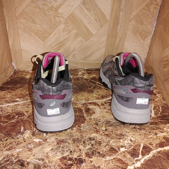 Asics women's gray running shoes sneaker size 7.       489 - Picture 3 of 11